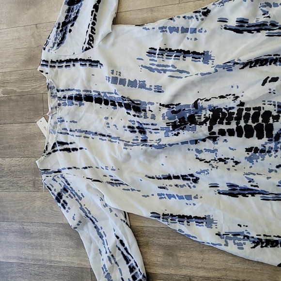 A summer dress - Picture 2 of 5